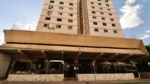 Fachada do Condomínio Pablo Picasso em Goiânia, com torres residenciais e acesso principal do edifício