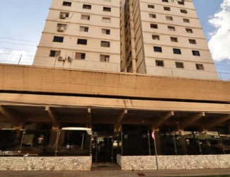 Fachada do Condomínio Pablo Picasso em Goiânia, com torres residenciais e acesso principal do edifício