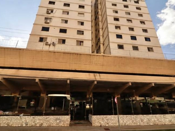 Fachada do Condomínio Pablo Picasso em Goiânia, com torres residenciais e acesso principal do edifício
