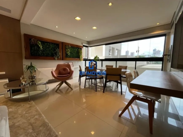 Área de jantar integrada com mesa redonda e vista para cidade no Maxxi 135.