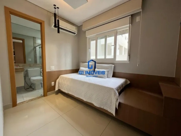 Quarto aconchegante com cama de solteiro e banheiro privativo no Maxxi 135.