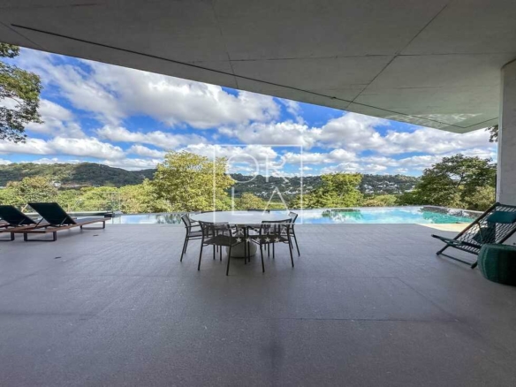 Vista privilegiada do horizonte e natureza a partir de varanda no Aldeia do Vale.