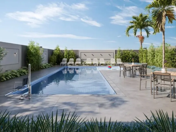 Área de lazer com piscina adulta e infantil no condomínio Now Praça C8 em Goiânia.