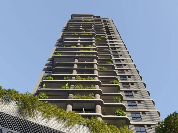 Fachada imponente do edifício Fascino Consciente com varandas repletas de vegetação e design moderno.