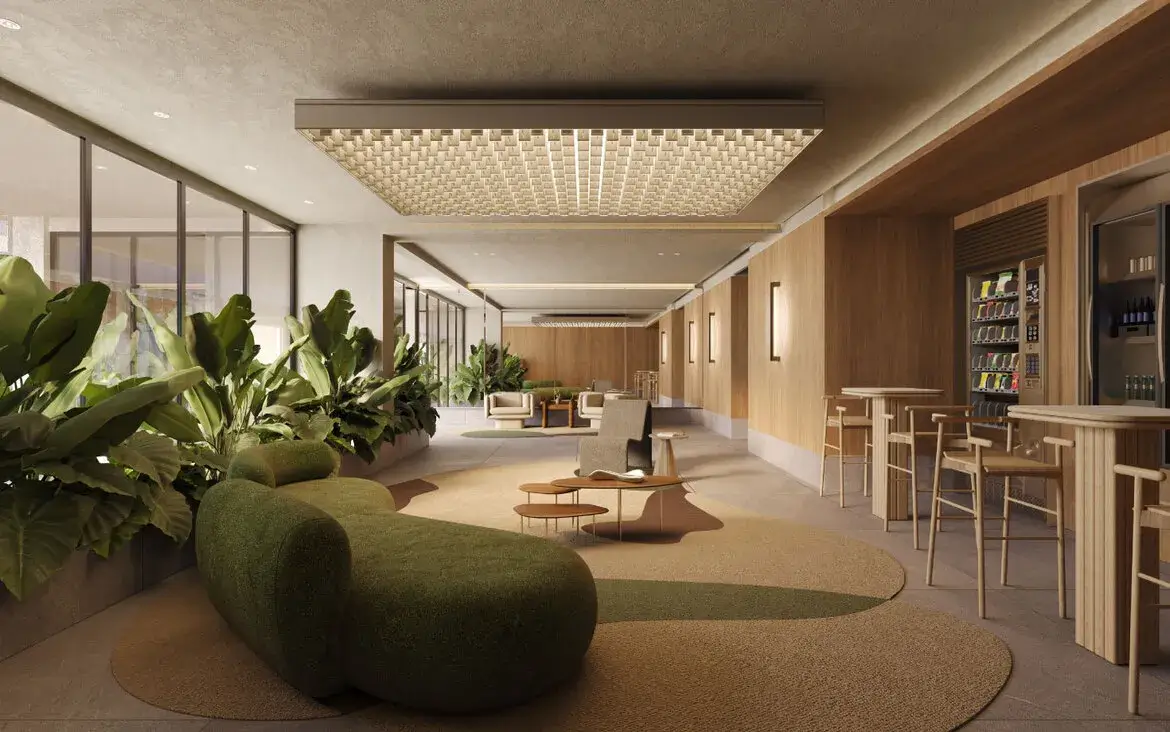 Espaço Market e lounge de convivência com decoração em madeira e sofá verde no Fascino Consciente.