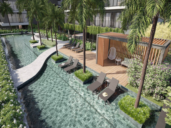 Piscina com pastilhas verdes, deck de madeira, espreguiçadeiras e bangalô em meio ao paisagismo tropical.