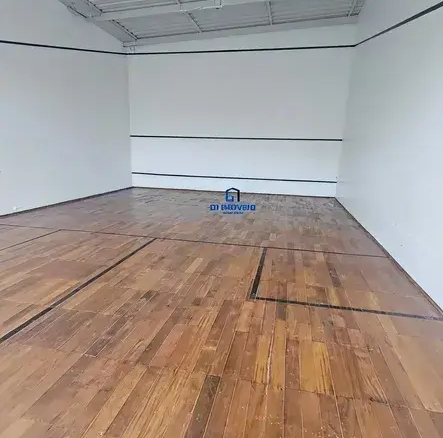 Quadra de Squash interna com piso de madeira no Terra Mundi.