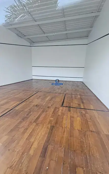 Quadra de Squash interna com piso de madeira no Terra Mundi.
