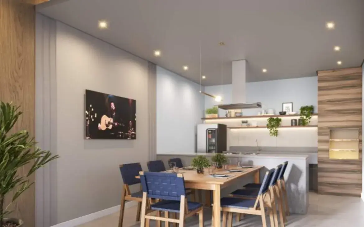 Interior de apartamento decorado mostrando sala de jantar com mesa de madeira integrada à cozinha americana moderna.