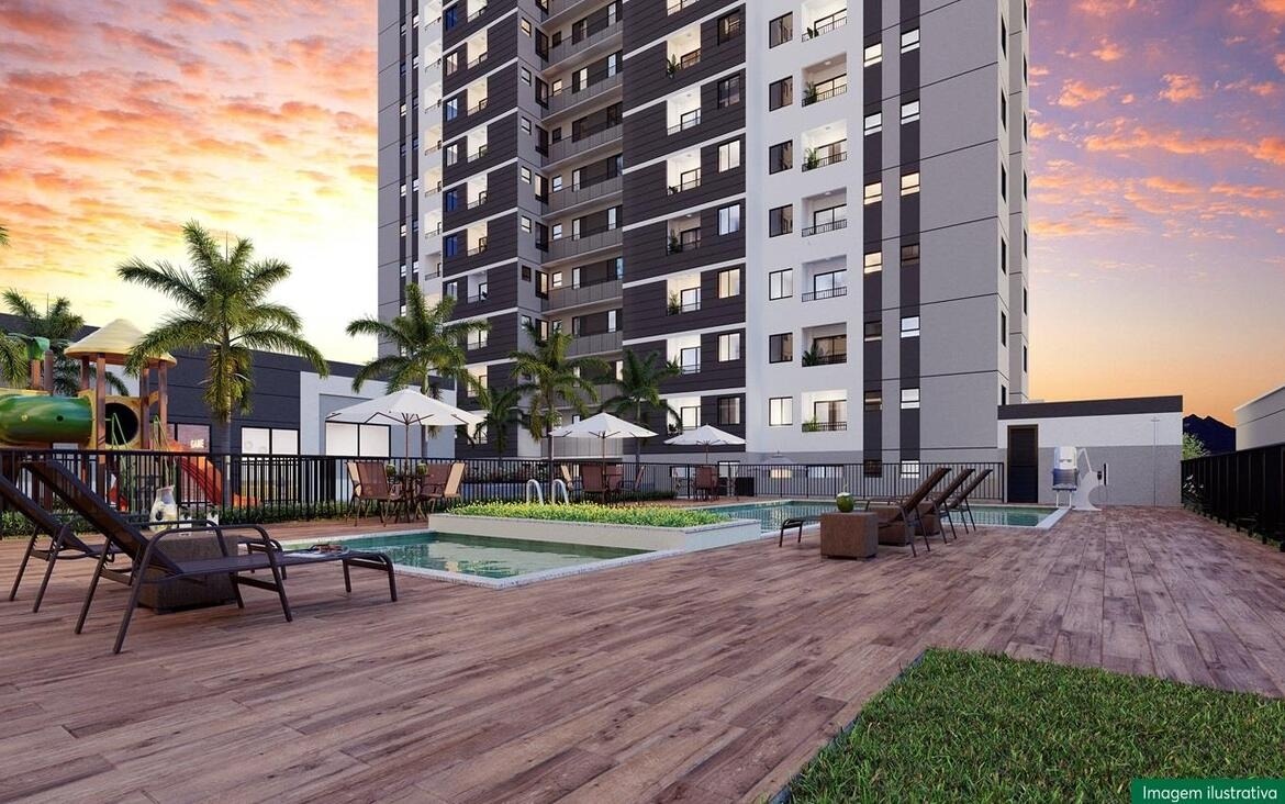 Área de lazer com piscinas, deck e espreguiçadeiras no condomínio Chelsea MRV ao pôr do sol.