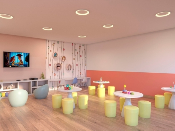 Brinquedoteca colorida e equipada com mesas e TV para diversão das crianças.