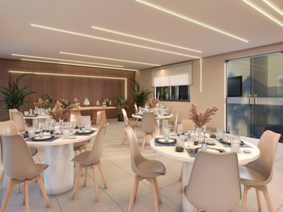 Salão de festas elegante com mesas postas para eventos no Chelsea MRV.