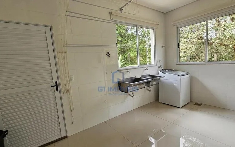 Casa de Condomínio com 4 Quartos no Residencial Aldeia do Vale em Goiânia, alto padrão.