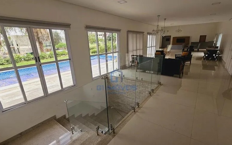 Detalhes de acabamento premium e luxo em Casa de Condomínio com 4 Quartos, Goiânia.