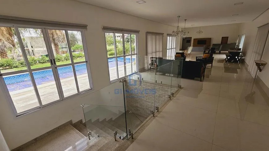 Detalhes de acabamento premium e luxo em Casa de Condomínio com 4 Quartos, Goiânia.