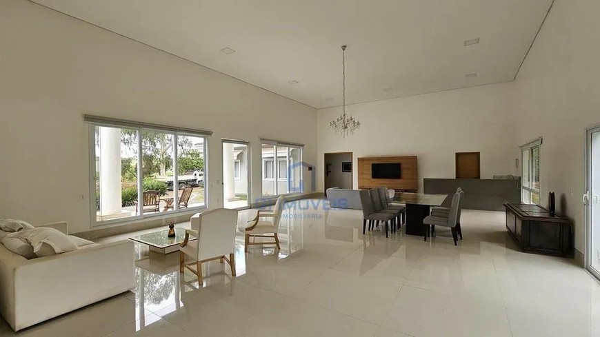 Detalhes de acabamento premium e luxo em Casa de Condomínio com 4 Quartos, Goiânia.