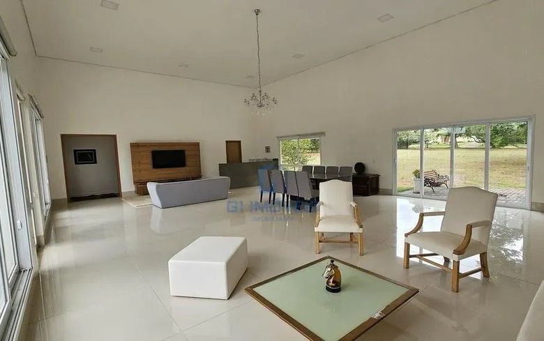 Detalhes de acabamento premium e luxo em Casa de Condomínio com 4 Quartos, Goiânia.
