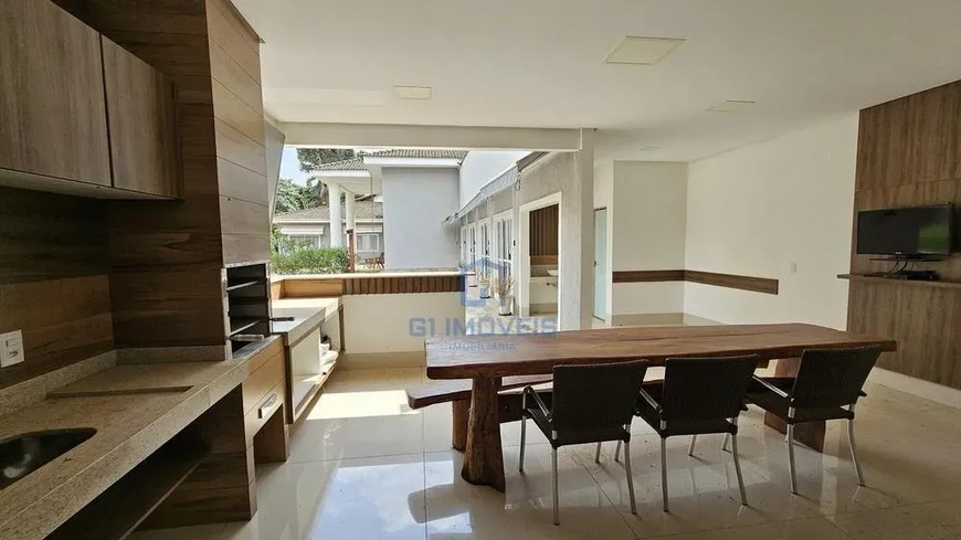 Detalhes de acabamento premium e luxo em Casa de Condomínio com 4 Quartos, Goiânia.