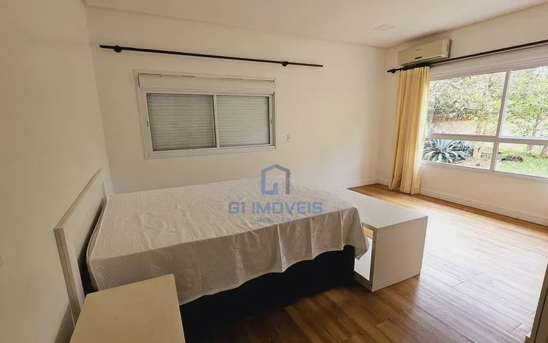 Detalhes de acabamento premium e luxo em Casa de Condomínio com 4 Quartos, Goiânia.