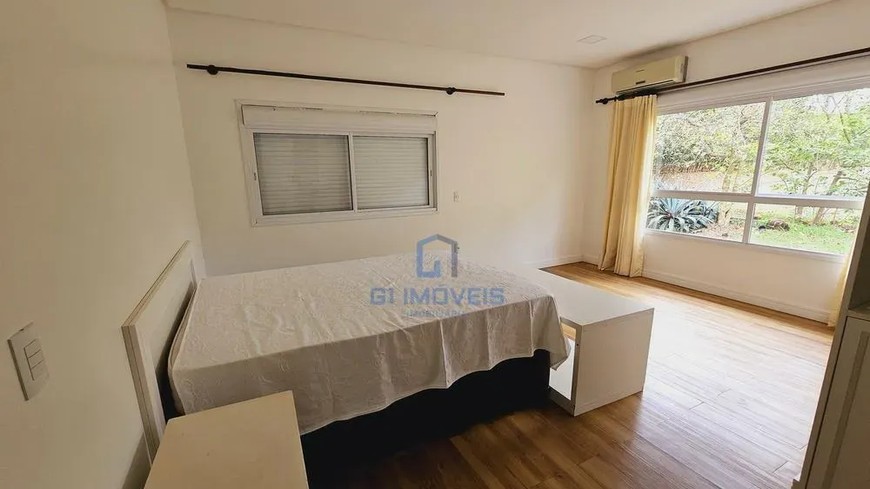 Detalhes de acabamento premium e luxo em Casa de Condomínio com 4 Quartos, Goiânia.