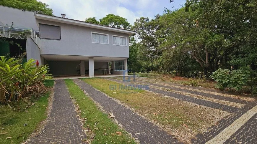 Detalhes de acabamento premium e luxo em Casa de Condomínio com 4 Quartos, Goiânia.
