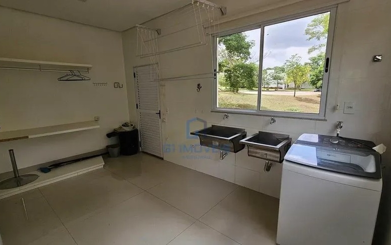 Detalhes de acabamento premium e luxo em Casa de Condomínio com 4 Quartos, Goiânia.