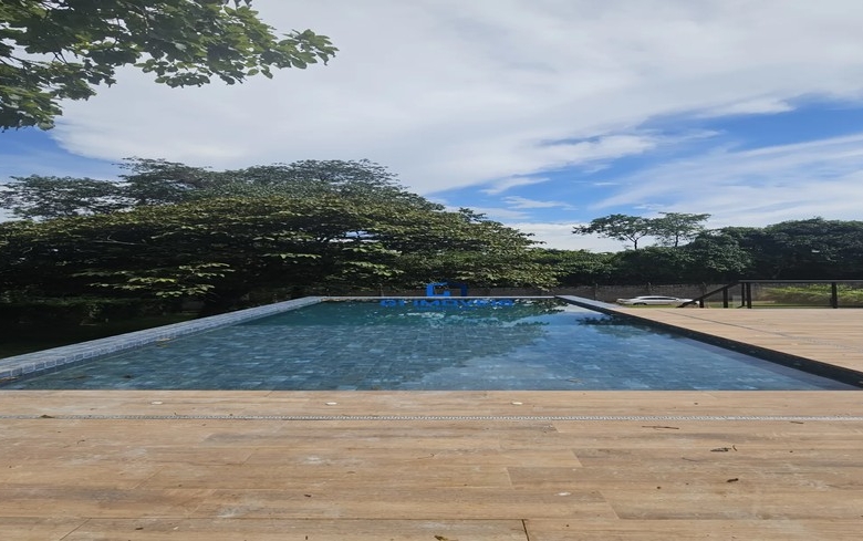 Casa de Condomínio com 4 Quartos no Residencial Aldeia do Vale em Goiânia, alto padrão.