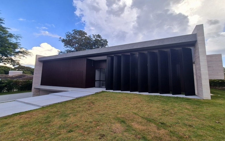 Detalhes de acabamento premium e luxo em Casa de Condomínio com 4 Quartos, Goiânia.