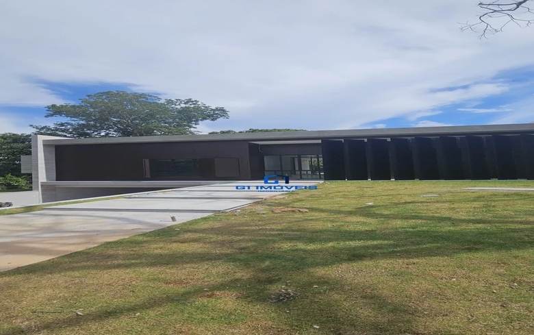 Detalhes de acabamento premium e luxo em Casa de Condomínio com 4 Quartos, Goiânia.