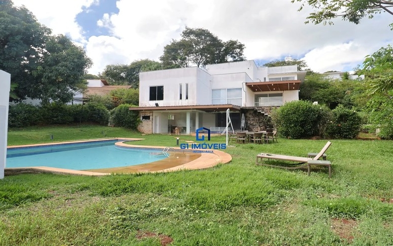 Detalhes de acabamento premium e luxo em Casa de Condomínio com 4 Quartos, Goiânia.