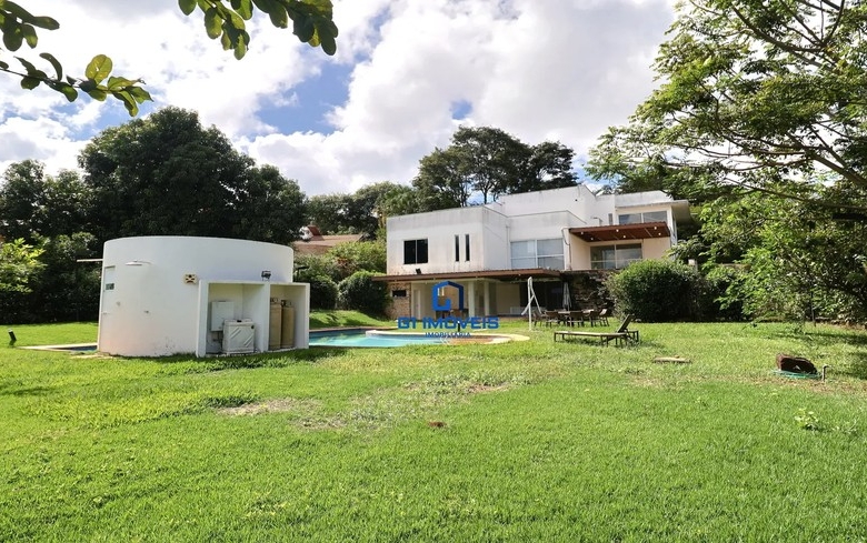 Detalhes de acabamento premium e luxo em Casa de Condomínio com 4 Quartos, Goiânia.