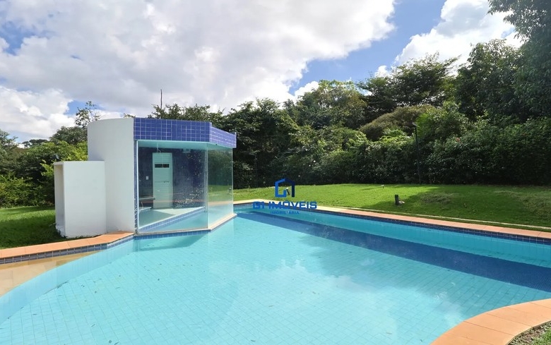 Detalhes de acabamento premium e luxo em Casa de Condomínio com 4 Quartos, Goiânia.