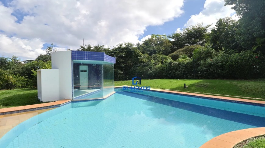 Detalhes de acabamento premium e luxo em Casa de Condomínio com 4 Quartos, Goiânia.