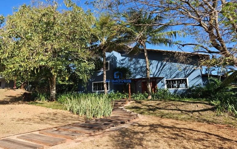 Detalhes de acabamento premium e luxo em Casa de Condomínio com 5 Quartos, Goiânia.