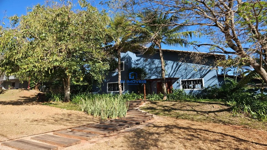 Detalhes de acabamento premium e luxo em Casa de Condomínio com 5 Quartos, Goiânia.