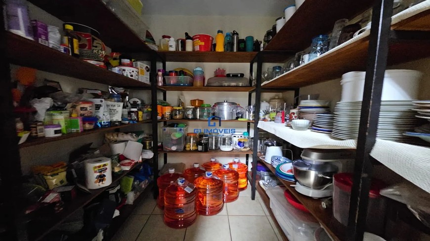 Detalhes de acabamento premium e luxo em Casa de Condomínio com 5 Quartos, Goiânia.
