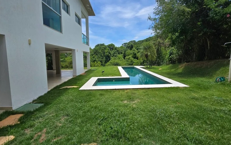 Casa de Condomínio com 5 Quartos no Residencial Aldeia do Vale em Goiânia, alto padrão.