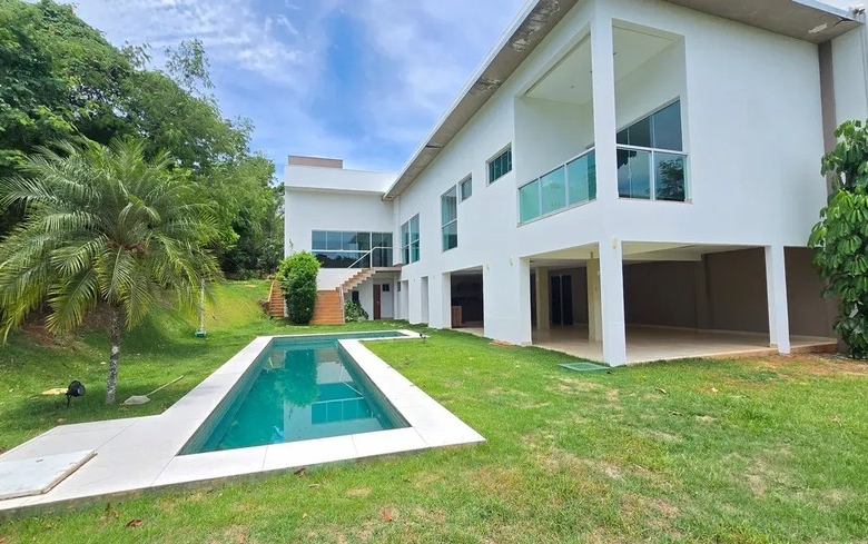 Casa de Condomínio com 5 Quartos no Residencial Aldeia do Vale em Goiânia, alto padrão.
