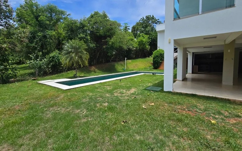 Casa de Condomínio com 5 Quartos no Residencial Aldeia do Vale em Goiânia, alto padrão.