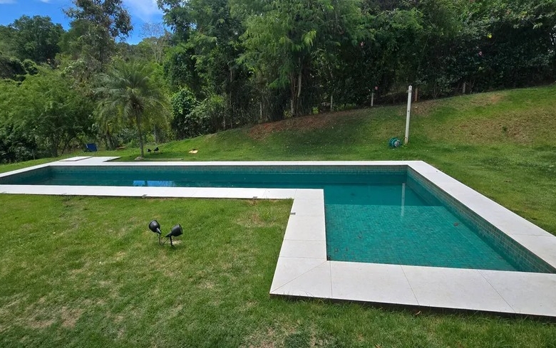 Casa de Condomínio com 5 Quartos no Residencial Aldeia do Vale em Goiânia, alto padrão.