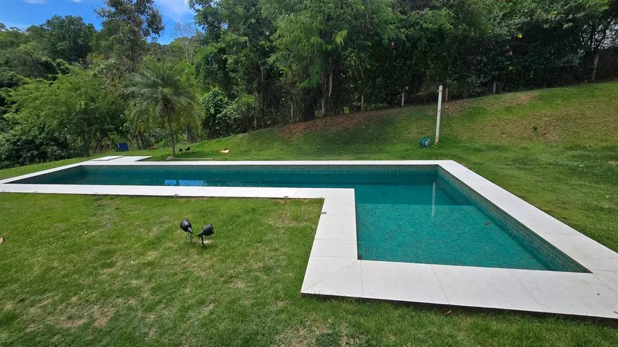 Casa de Condomínio com 5 Quartos no Residencial Aldeia do Vale em Goiânia, alto padrão.