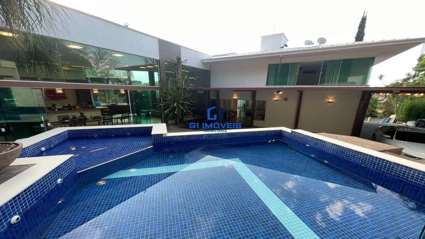 Detalhes de acabamento premium e luxo em Casa de Condomínio com 5 Quartos, Goiânia.