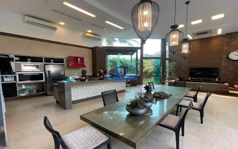 Detalhes de acabamento premium e luxo em Casa de Condomínio com 5 Quartos, Goiânia.
