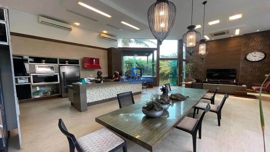 Detalhes de acabamento premium e luxo em Casa de Condomínio com 5 Quartos, Goiânia.