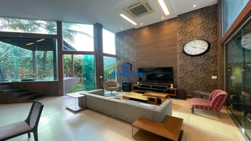 Detalhes de acabamento premium e luxo em Casa de Condomínio com 5 Quartos, Goiânia.