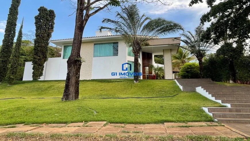Detalhes de acabamento premium e luxo em Casa de Condomínio com 5 Quartos, Goiânia.