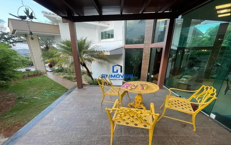 Detalhes de acabamento premium e luxo em Casa de Condomínio com 5 Quartos, Goiânia.