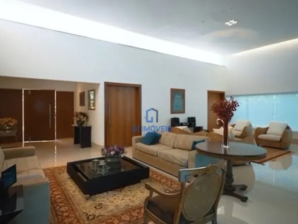 Casa de Condomínio com 6 Quartos no Residencial Aldeia do Vale em Goiânia, alto padrão.