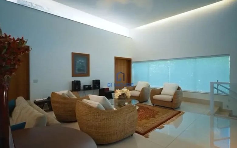 Detalhes de acabamento premium e luxo em Casa de Condomínio com 6 Quartos, Goiânia.