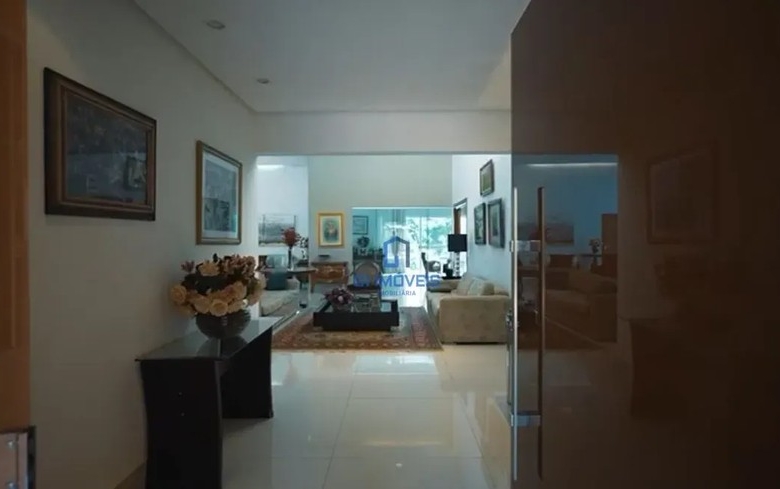 Detalhes de acabamento premium e luxo em Casa de Condomínio com 6 Quartos, Goiânia.